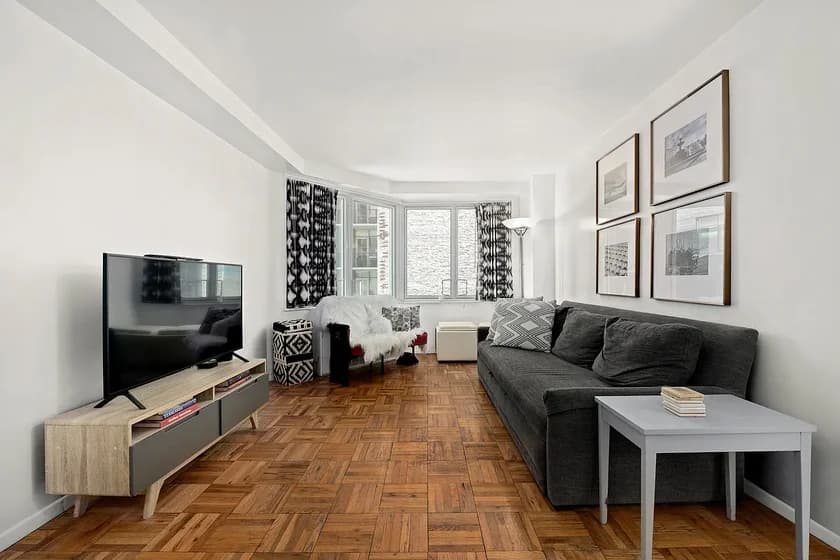 309 East 22 Street #8V, Manhattan, NY 10010 apartment_living_room 1