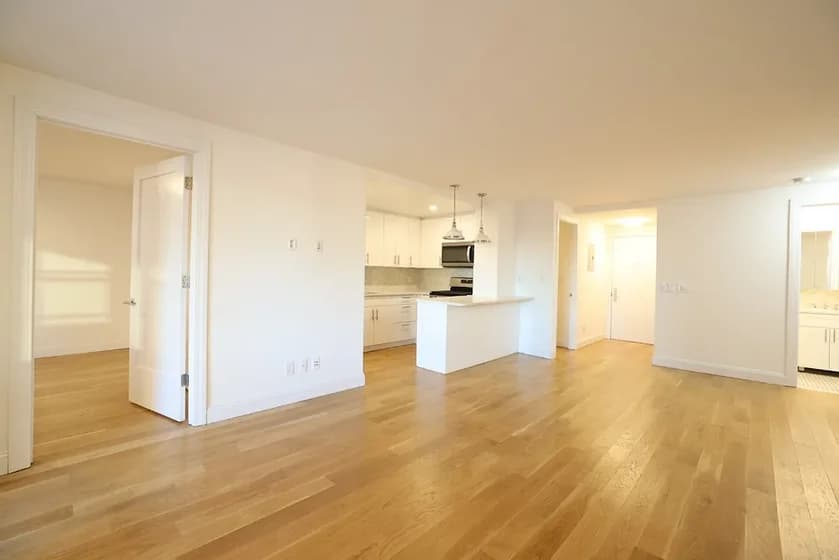 Yorkshire Towers 305 East 86 Street #17LME, Manhattan, NY 10028 apartment_living_room 1