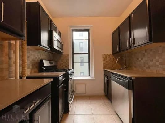 29-07 31 Avenue #Apt 3F, Queens, NY 11106