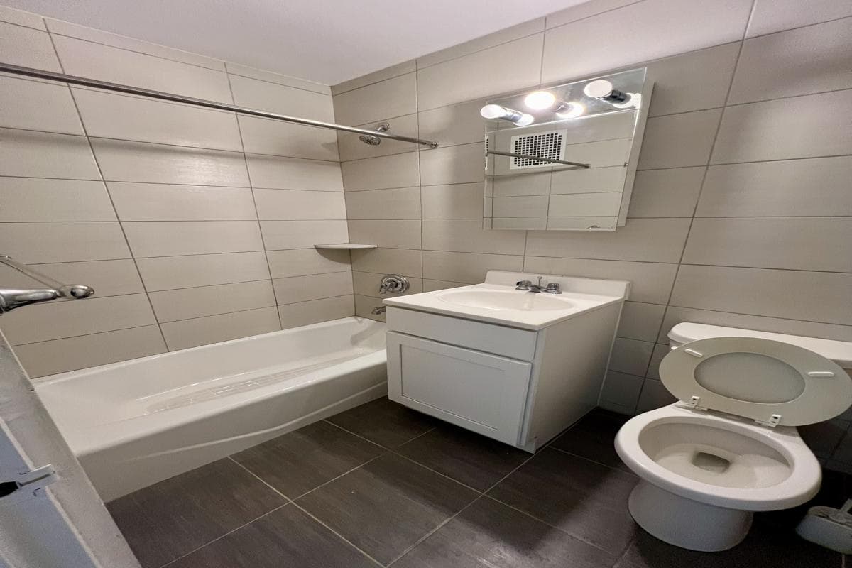 166-05 Highland Avenue #7T, Queens, NY 11432 100