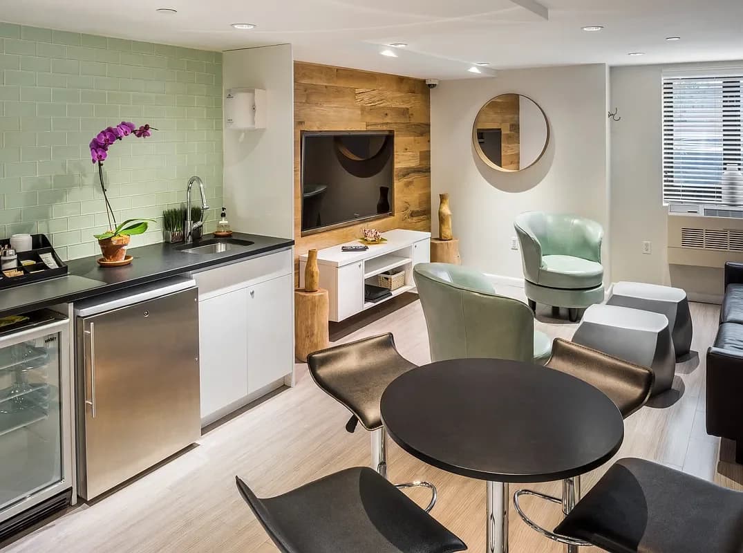 26-38 21 Street #4J, Queens, NY 11102 apartment_dining_room 1