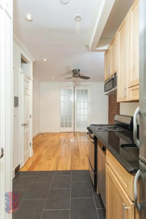 210 East 25 Street #2FW, Manhattan, NY 10010 1