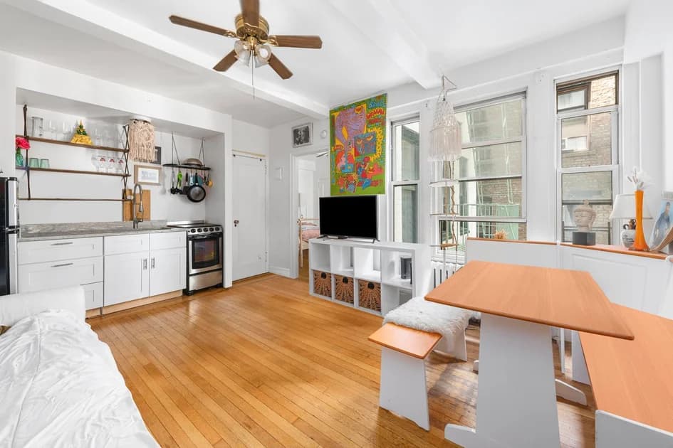 325 West 45 Street #500, Manhattan, NY 10036 1