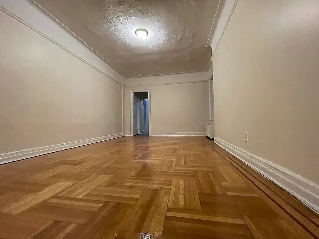 1900 Albemarle Road #D8, Brooklyn, NY 11226 apartment_living_room 1