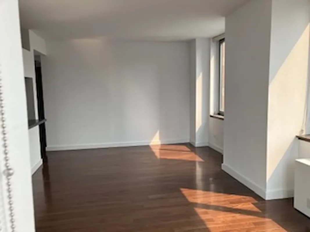 500 West 43 Street #29E, Manhattan, NY 10036 apartment_living_room 1