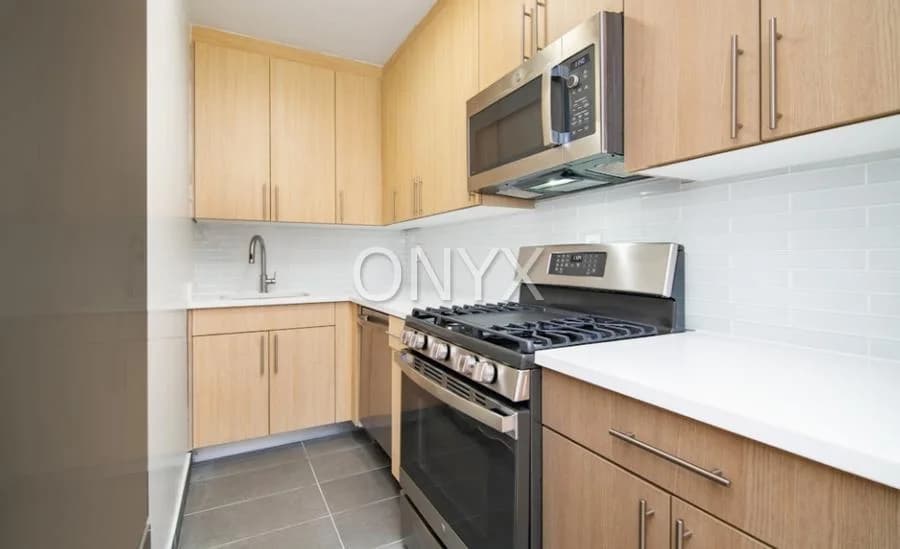 Midwest Court 410 West 53 Street #521, Manhattan, NY 10019 1