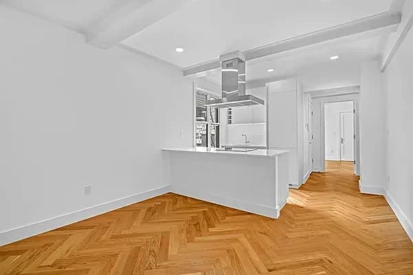 301 East 21 Street #15K, Manhattan, NY 10010