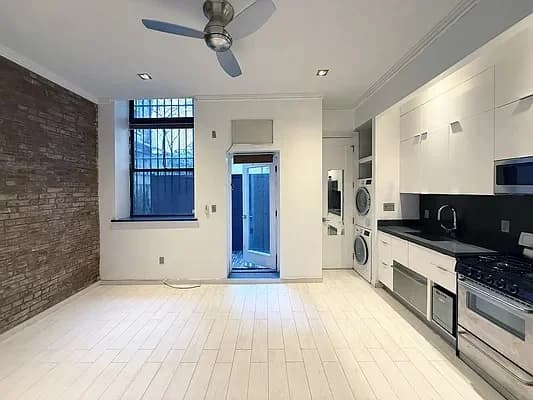 7 East 75 Street #LB, Manhattan, NY 10021 apartment_living_room 1