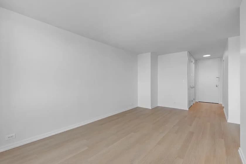 178-22 Hillside Avenue #817, Queens, NY 11432 apartment_living_room 1