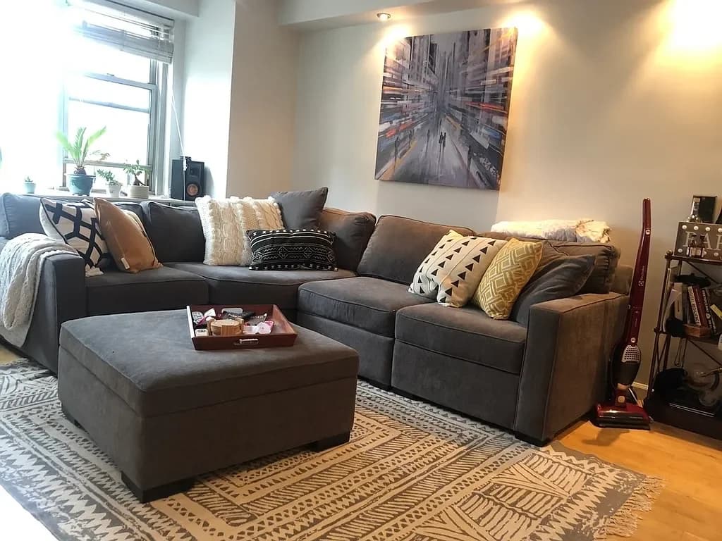 300 East 40 Street #8G, Manhattan, NY 10016 apartment_living_room 1