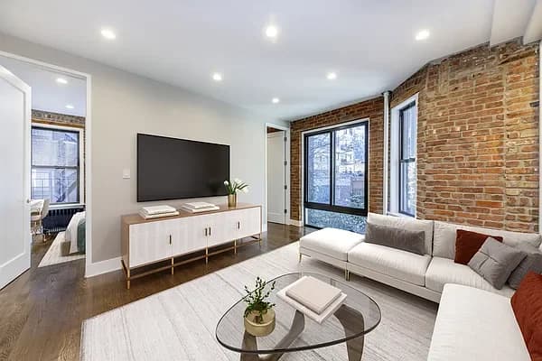 212 West 22 Street #3D, Manhattan, NY 10011 apartment_living_room 1