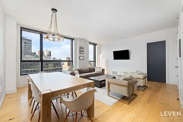 540 West 28 Street #PHE, Manhattan, NY 10001 apartment_living_room 1