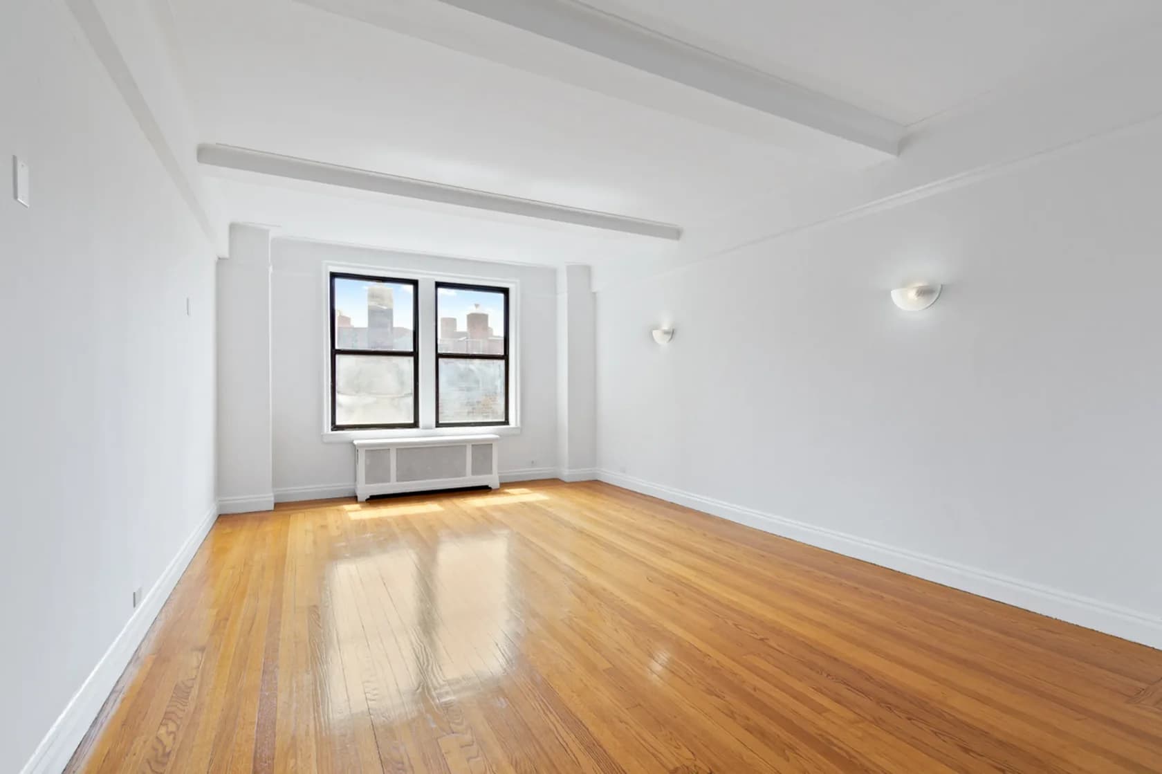 301 East 21 Street #7L, Manhattan, NY 10010 apartment_living_room 1