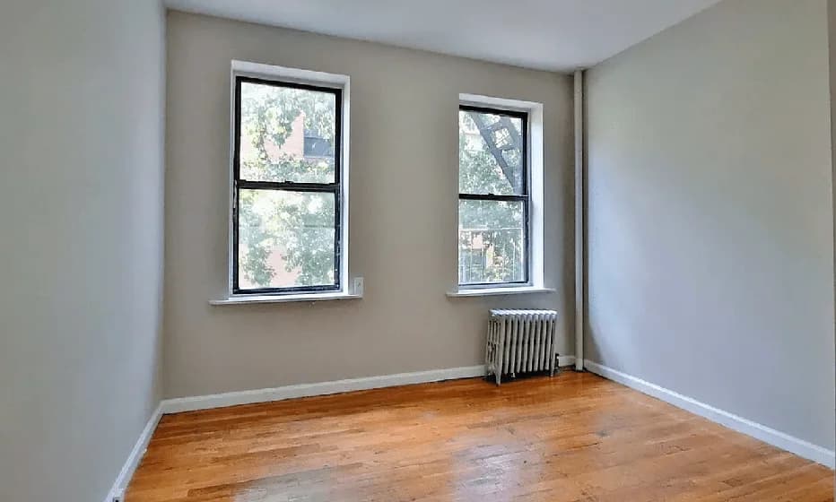 32 E 7 St #3D, Manhattan, NY 10003 apartment_living_room 1