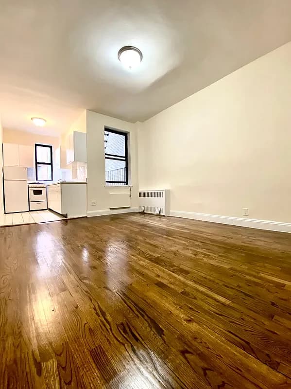 433 E 83 St #3C, Manhattan, NY 10028 apartment_living_room 1
