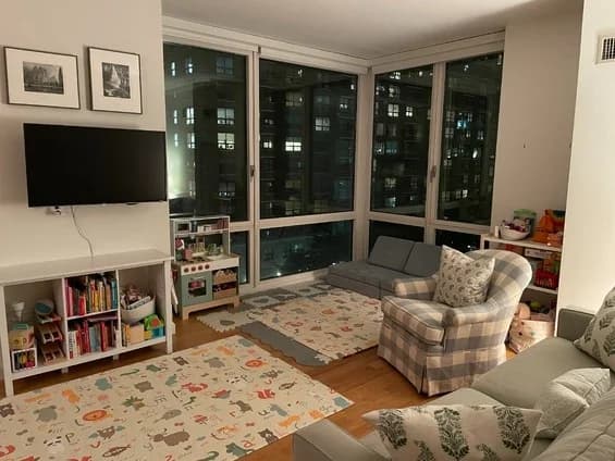 300 North End Avenue #6M, Manhattan, NY 10282 apartment_living_room 1