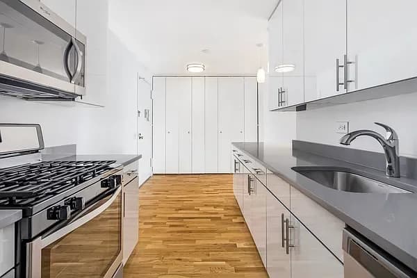 375 South End Avenue 375 S End Ave #34R, Manhattan, NY 10280 apartment_kitchen 1