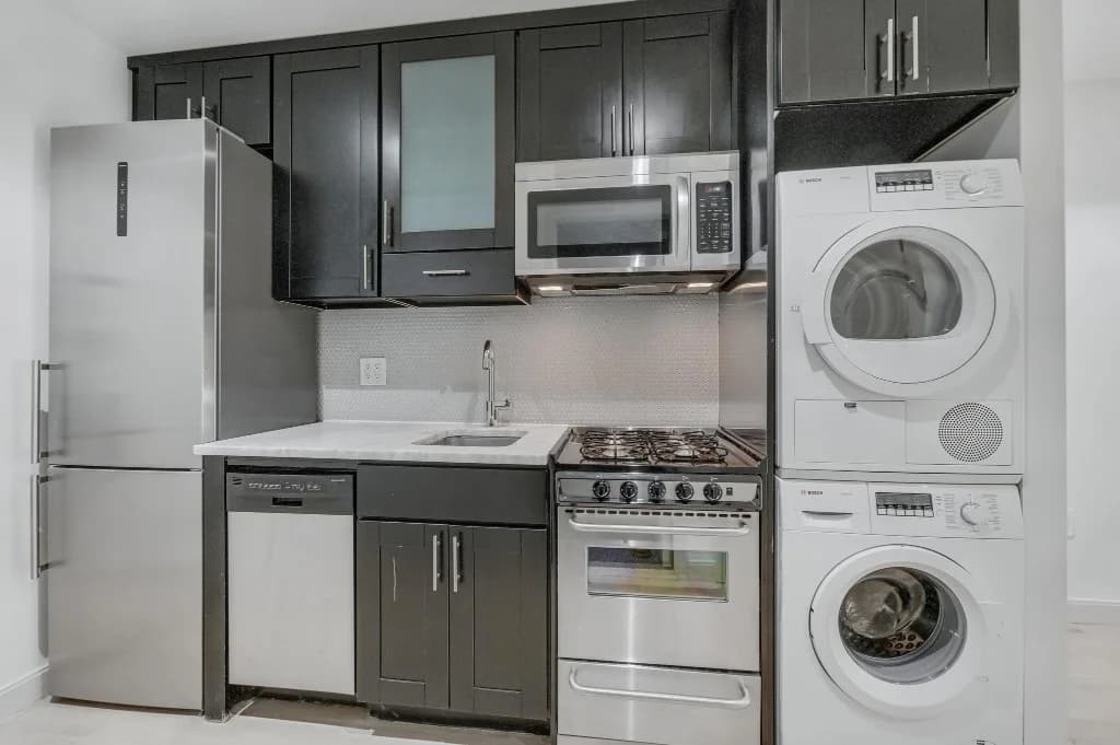 152 2 Avenue #2E, Manhattan, NY 10003 1