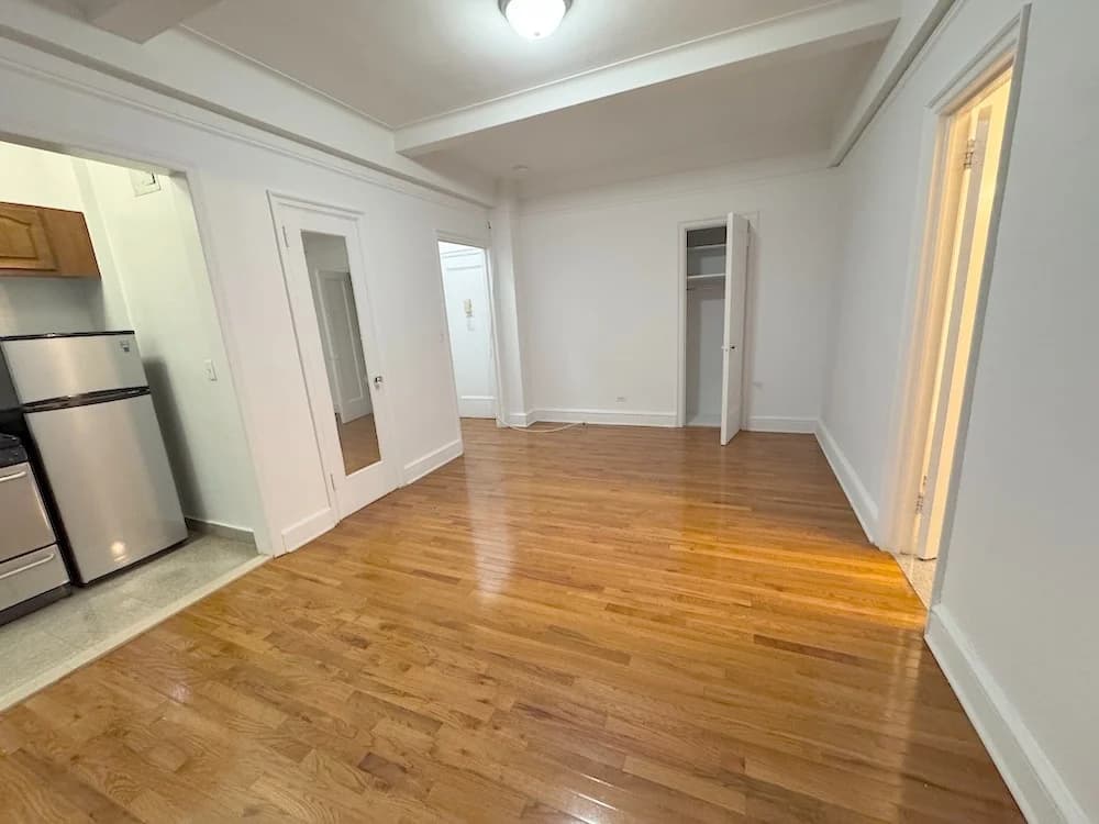 155 East 52 Street #7E, Manhattan, NY 10022 apartment_living_room 1