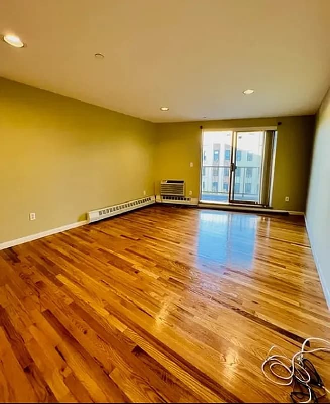 118-82 Metropolitan Avenue #5-E, Queens, NY 11415 apartment_living_room 1