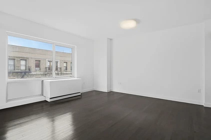 607 West 161 Street #7F, Manhattan, NY 10032 apartment_living_room 1