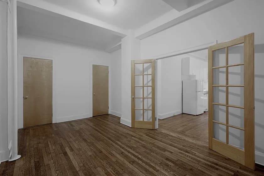 19W West 69 Street #201, Manhattan, NY 10023 apartment_living_room 1