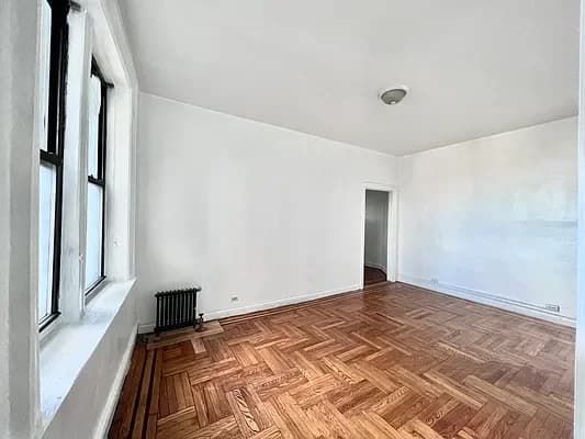 30 Magaw Place #1-B, Manhattan, NY 10033 apartment_living_room 1
