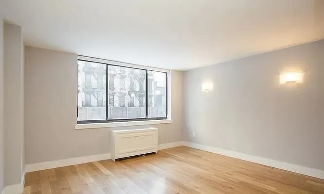 250 West 19 Street #05M, Manhattan, NY 10011 apartment_living_room 1
