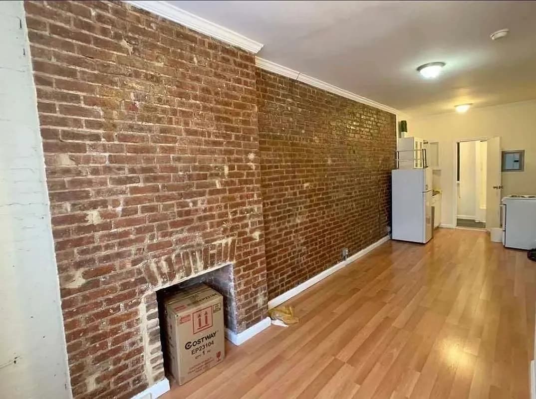 75 Pineapple Street #4B, Brooklyn, NY 11201 apartment_living_room 1