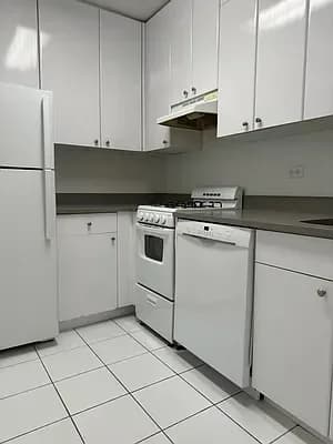 330 East 46 Street #9C, Manhattan, NY 10017