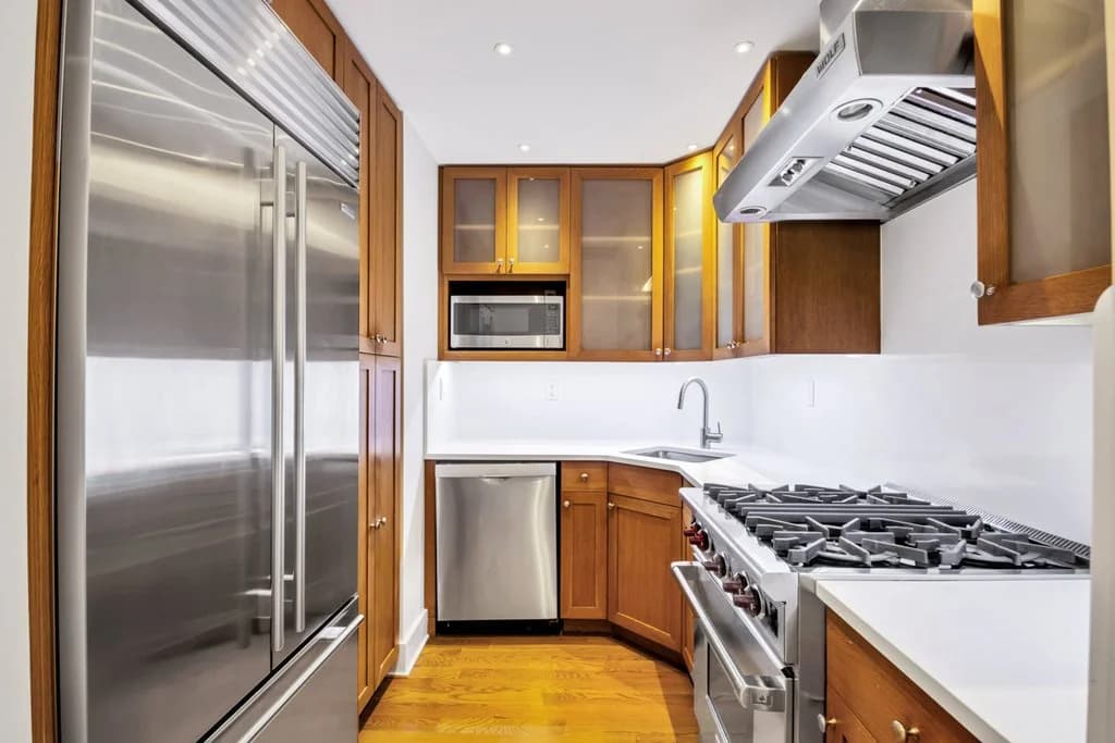 157 East 81 Street #3-B, Manhattan, NY 10028 1