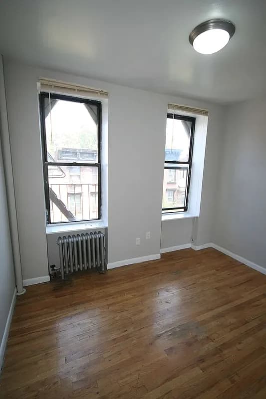 32 E 7 St #2E, Manhattan, NY 10003 apartment_living_room 1