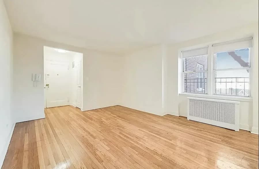 49 Nixon Court #4G, Brooklyn, NY 11223 apartment_living_room 1