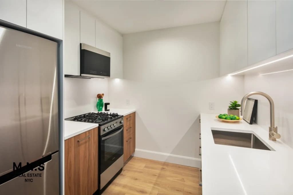 23-15 44 Rd #63B, Queens, NY 11101 1