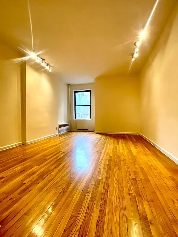 243 East 83 Street #4B, Manhattan, NY 10028 apartment_living_room 1
