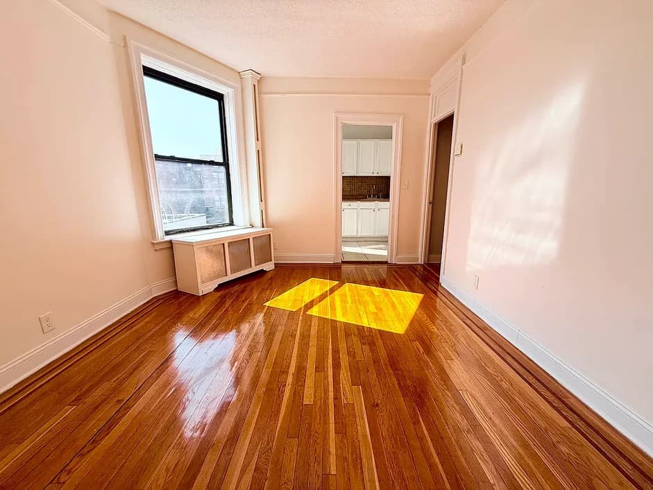 2521 31 Avenue #D-53, Queens, NY 11102 apartment_living_room 1