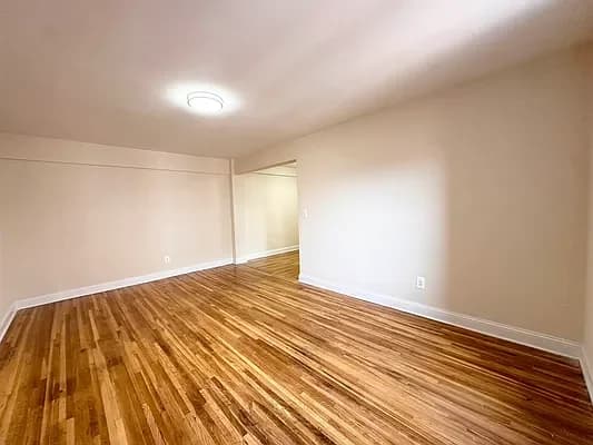 143-09 Barclay Avenue #5B, Queens, NY 11355 apartment_living_room 1