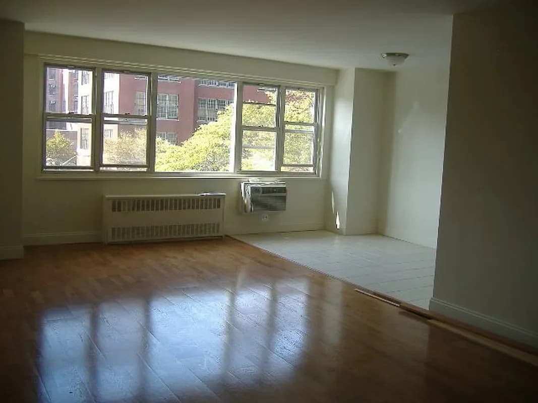 3000 Ocean Parkway #16N, Brooklyn, NY 11224 apartment_living_room 1