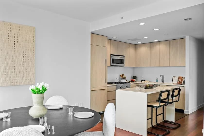 200 West 67 Street #16G, Manhattan, NY 10023 apartment_dining_room 1