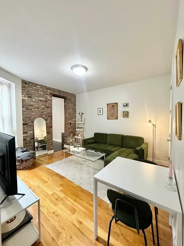 190 East 2 Street #21, Manhattan, NY 10009 apartment_living_room 1