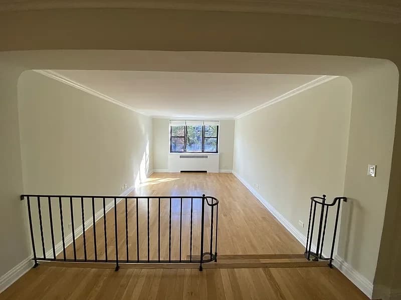 10 Downing Street #002L, Manhattan, NY 10014 apartment_living_room 1