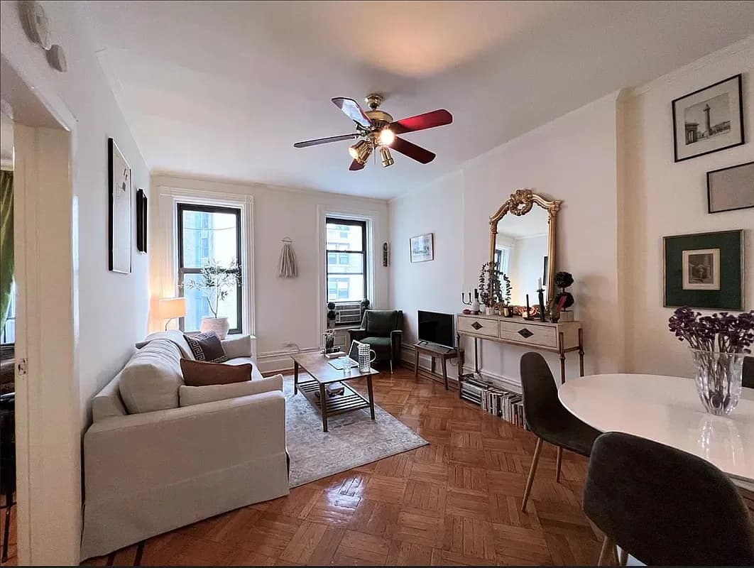 29 West 76 Street #10, Manhattan, NY 10023 apartment_living_room 1