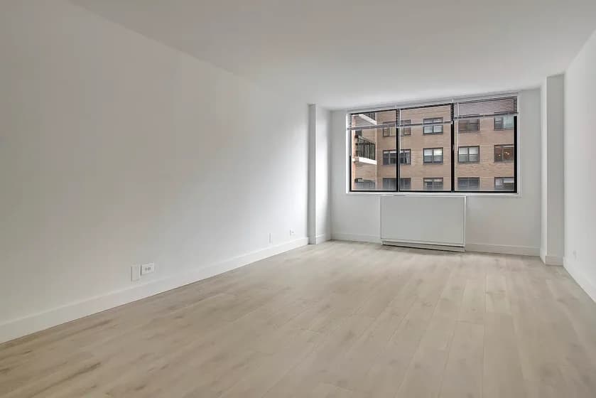 300 Mercer Street #12-M, Manhattan, NY 10003 apartment_living_room 1