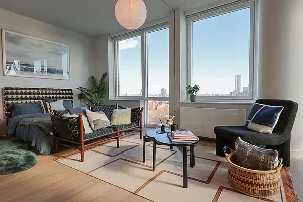 430 Main St #28A, Manhattan, NY 10044 apartment_living_room 1