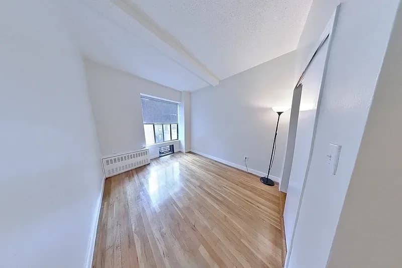 114 East 40 Street #6D, Manhattan, NY 10016 apartment_living_room 1