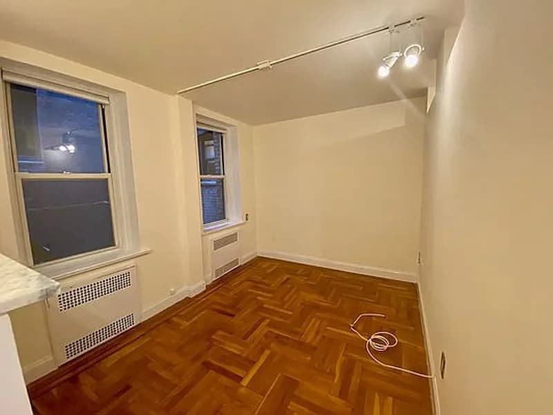 56 West 65 Street #3J, Manhattan, NY 10023 apartment_living_room 1