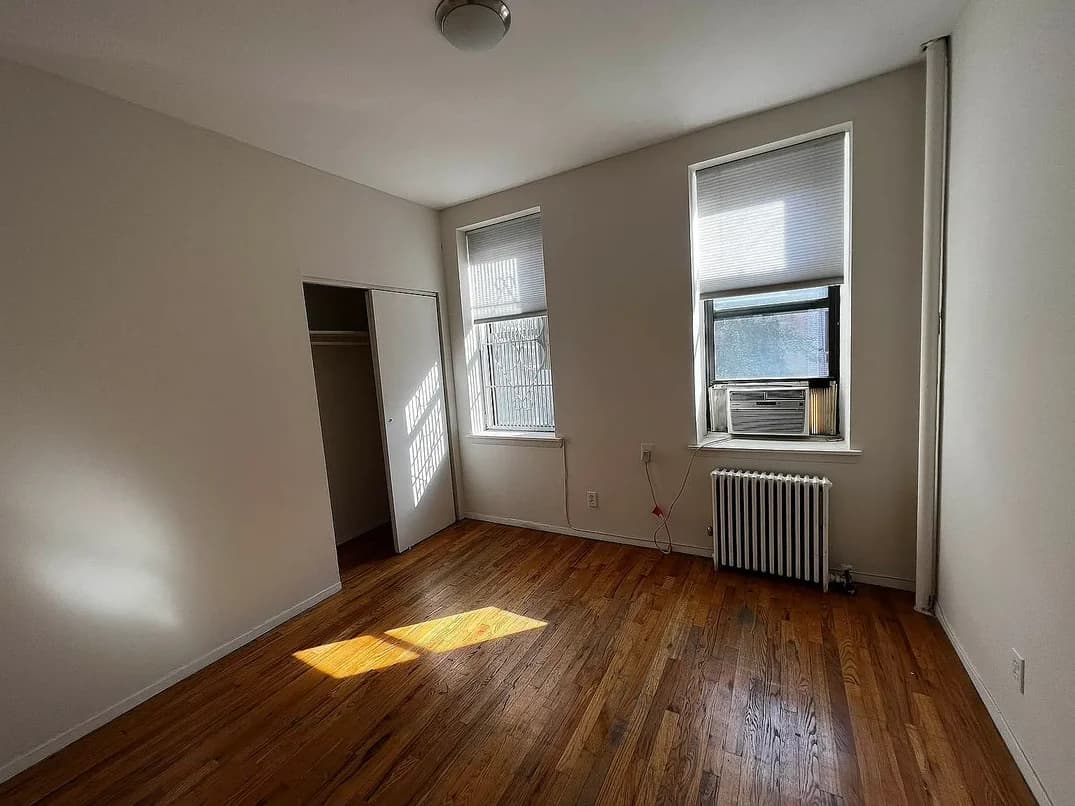 235 East 82 Street #4B, Manhattan, NY 10028 apartment_living_room 1
