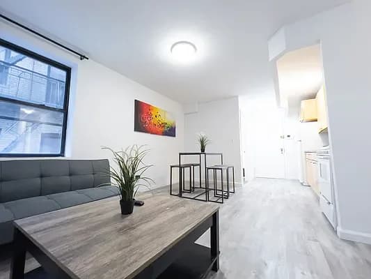 622W 10 Avenue #5E, Manhattan, NY 10036 apartment_living_room 1