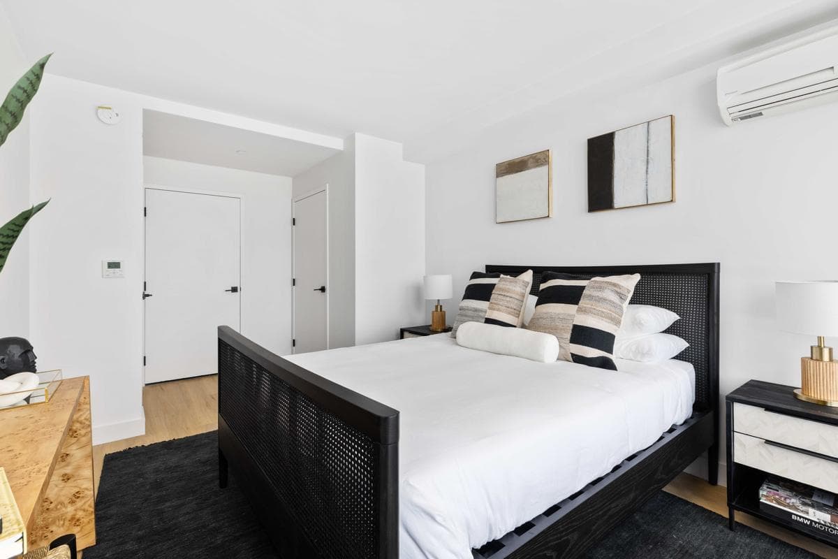 37-5 30 Avenue #403, Queens, NY 11103 1