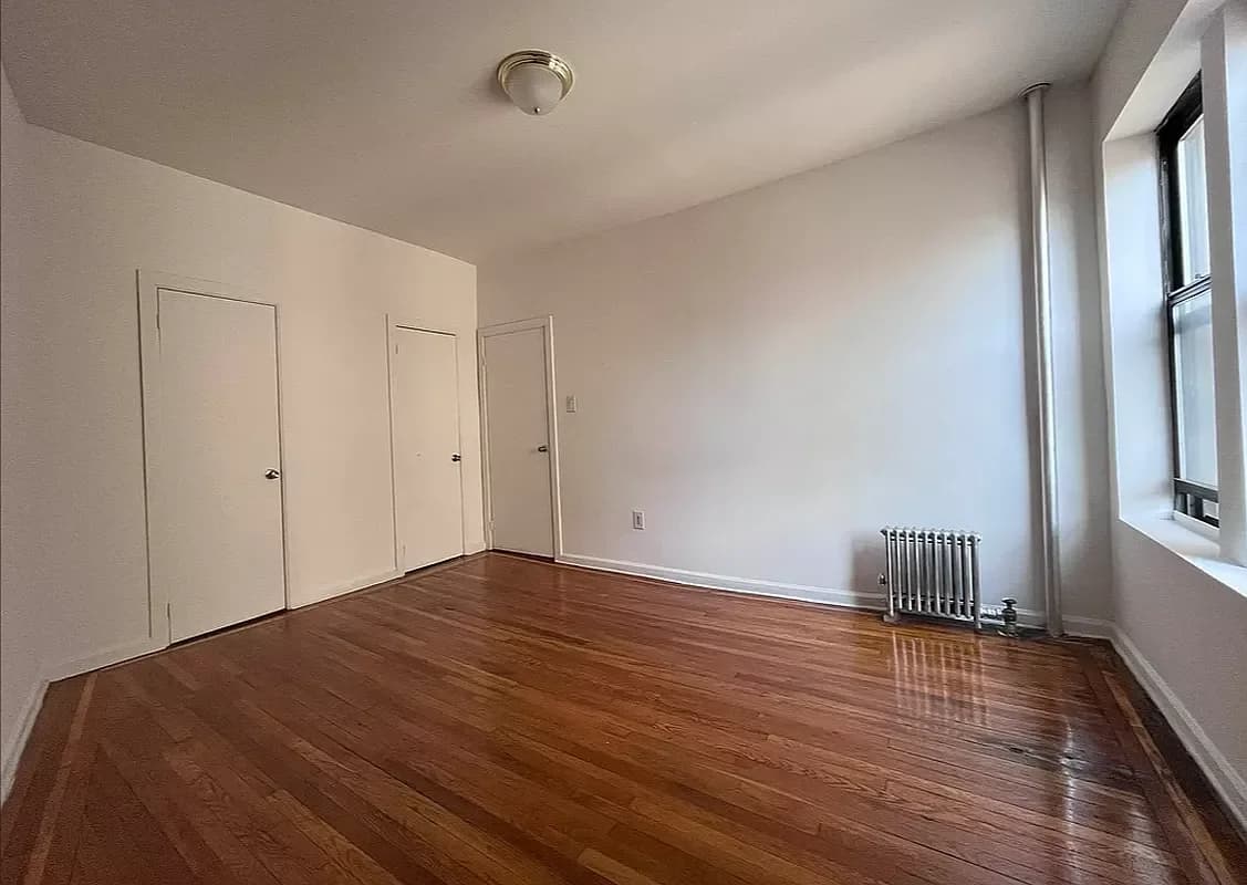 305 Ocean Avenue #C-2, Brooklyn, NY 11225 apartment_living_room 1